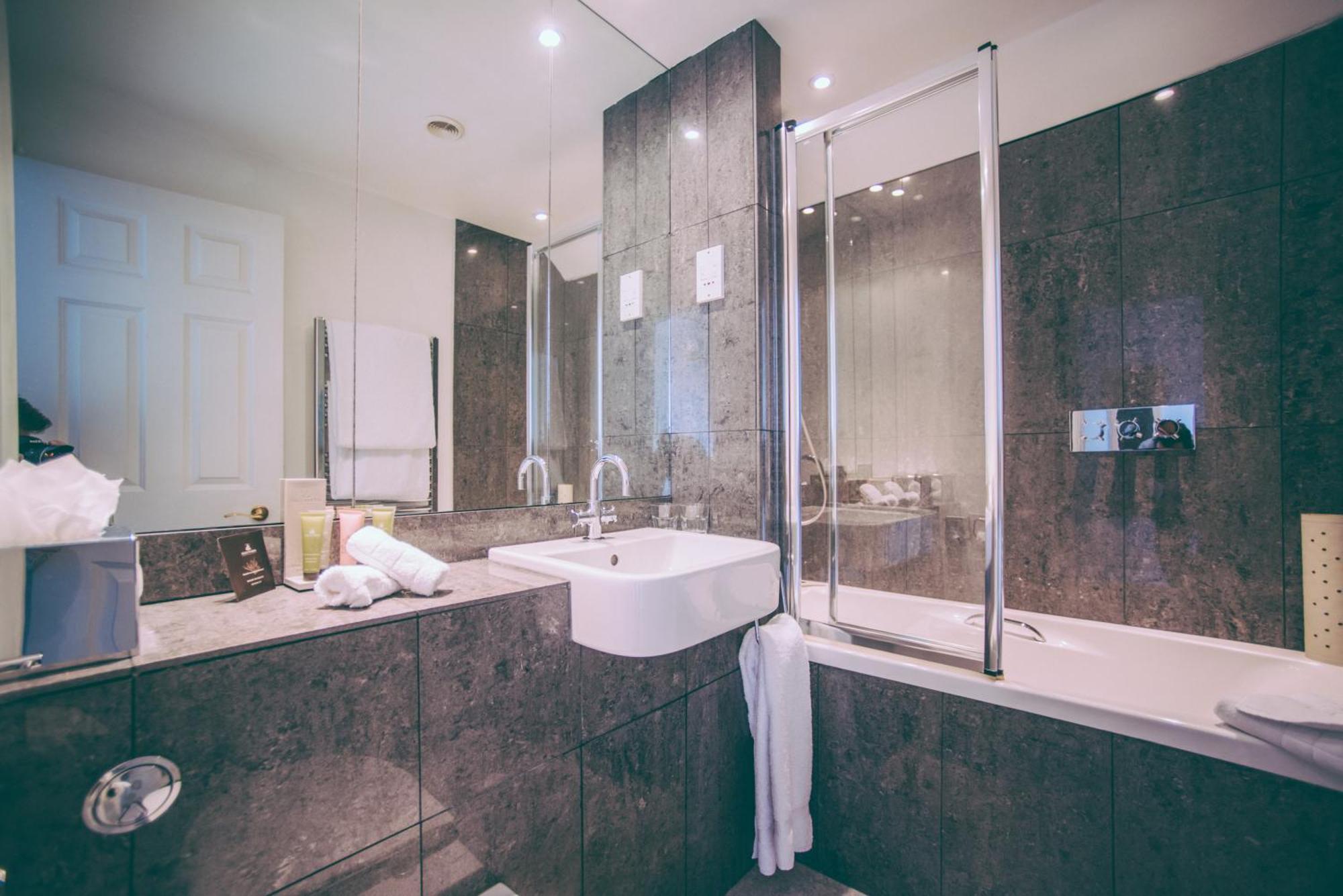 Alexandra Hotel & Restaurant Lyme Regis Bagian luar foto