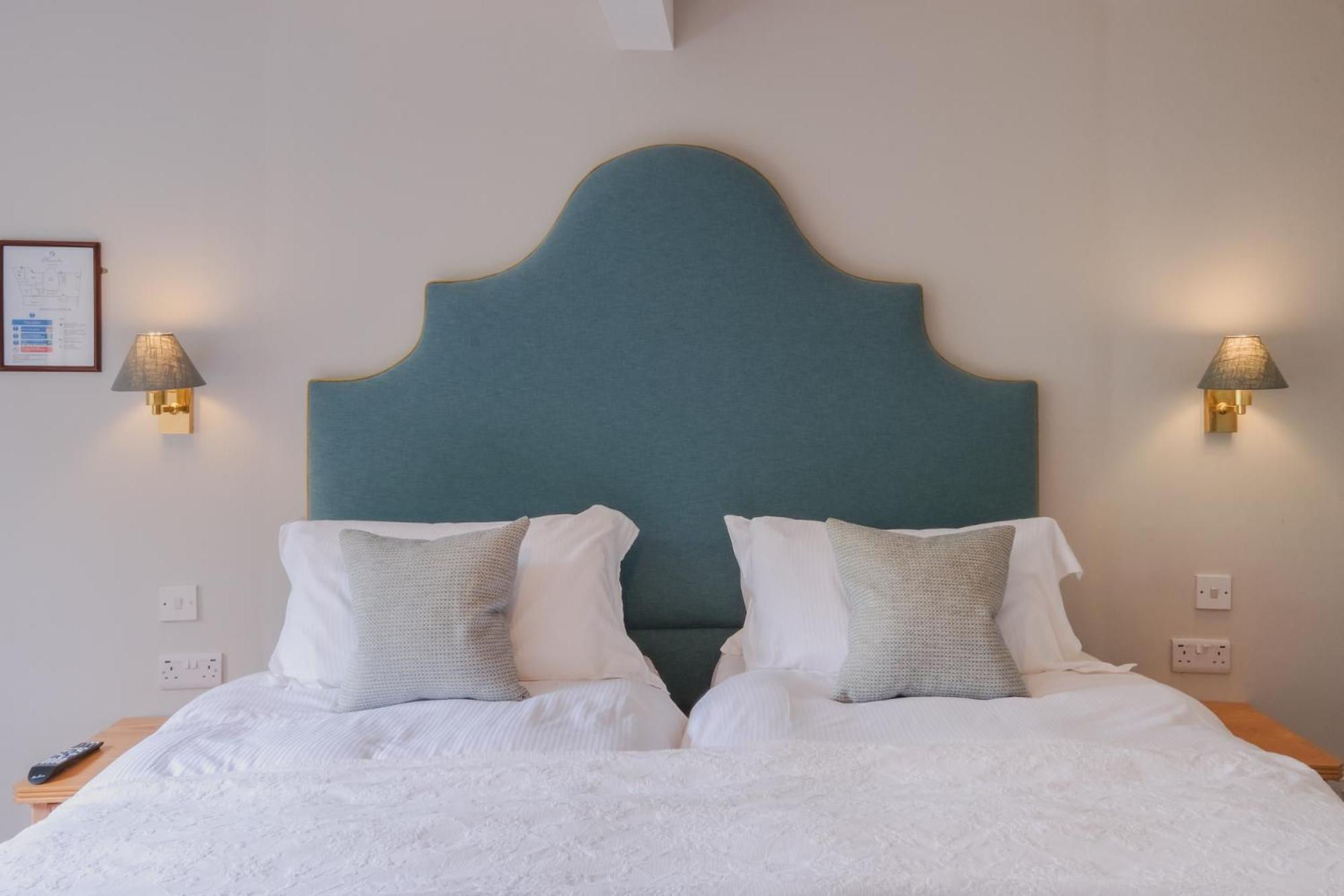 Alexandra Hotel & Restaurant Lyme Regis Bagian luar foto