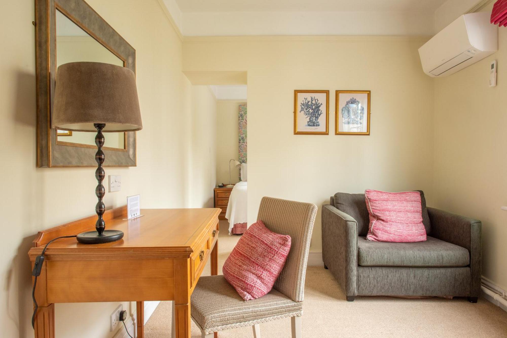 Alexandra Hotel & Restaurant Lyme Regis Bagian luar foto