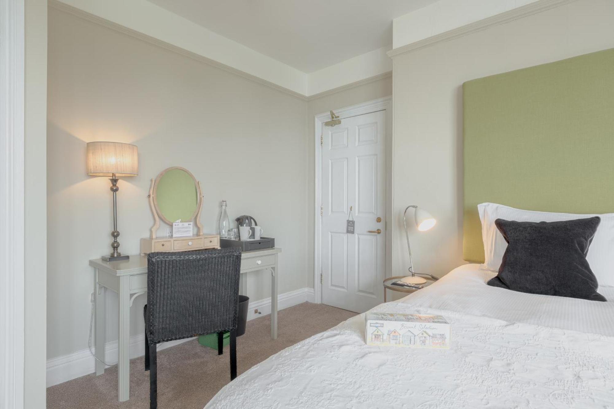 Alexandra Hotel & Restaurant Lyme Regis Bagian luar foto