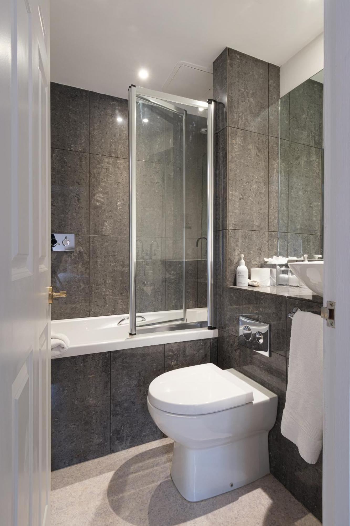 Alexandra Hotel & Restaurant Lyme Regis Bagian luar foto
